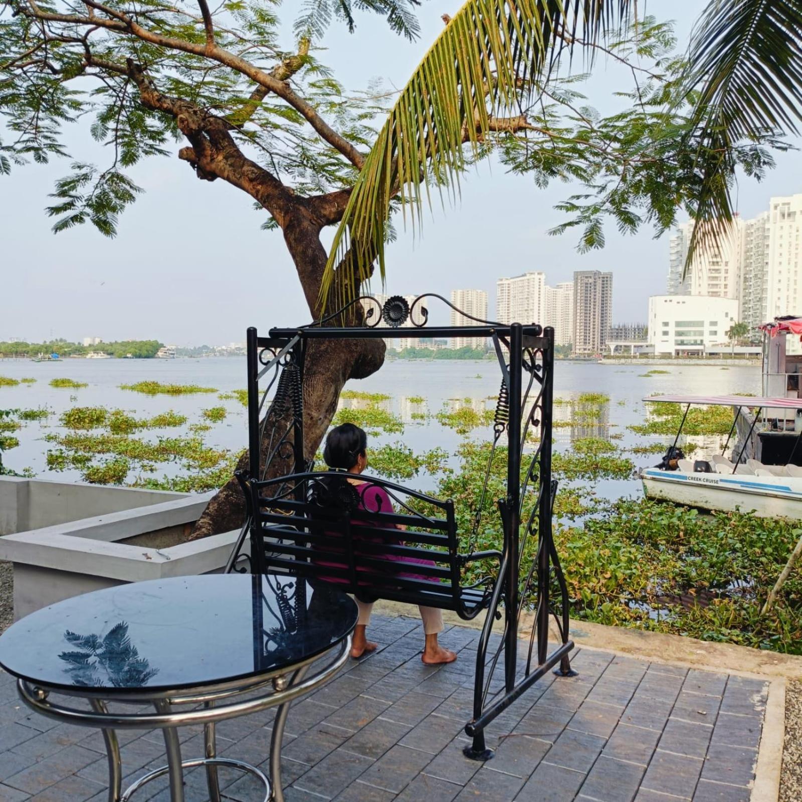 Готель Marina Lounge Kochi Екстер'єр фото